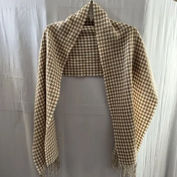 Lands’ End Women’s Tan & White Houndstooth Fringe Scarf Wrap Winter - Picture 4 of 4
